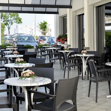 Hotel Ciondolo D'Oro Rimini Exteriör bild