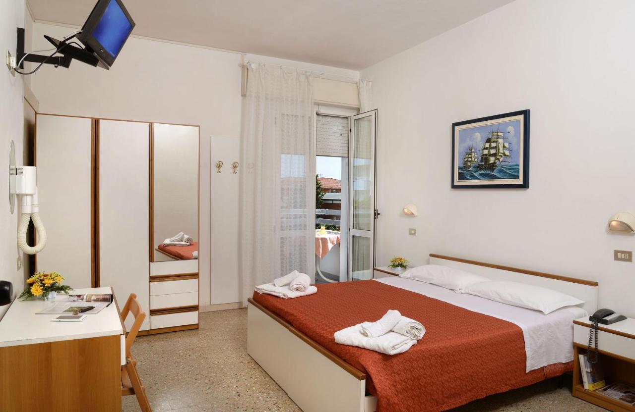 Hotel Ciondolo D'Oro Rimini Exteriör bild