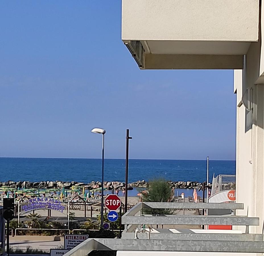Hotel Ciondolo D'Oro Rimini Exteriör bild