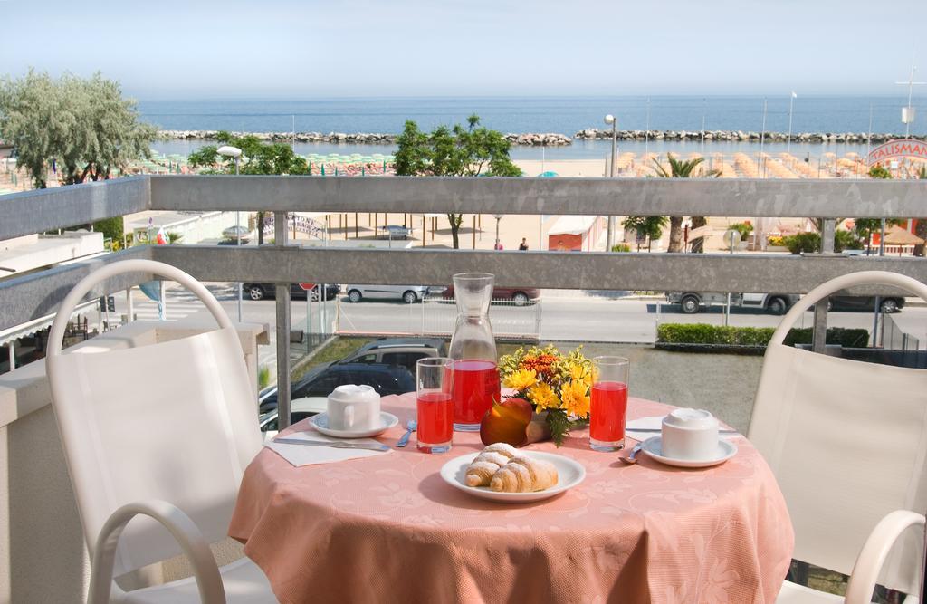 Hotel Ciondolo D'Oro Rimini Rum bild