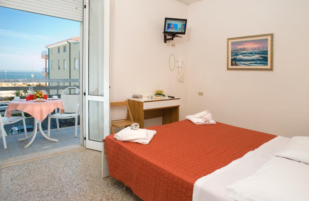 Hotel Ciondolo D'Oro Rimini Rum bild