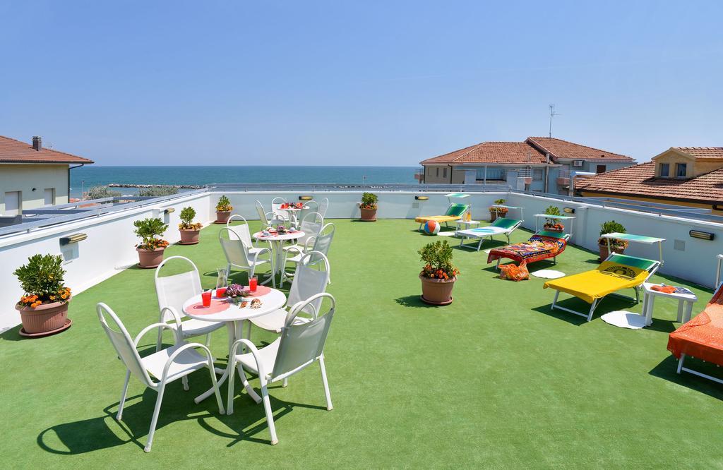 Hotel Ciondolo D'Oro Rimini Exteriör bild