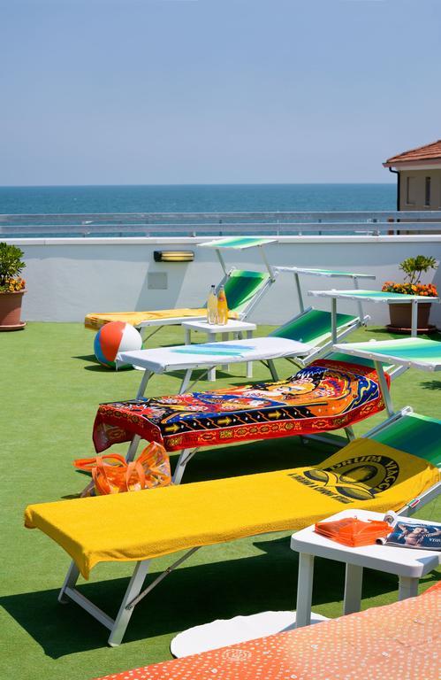 Hotel Ciondolo D'Oro Rimini Exteriör bild