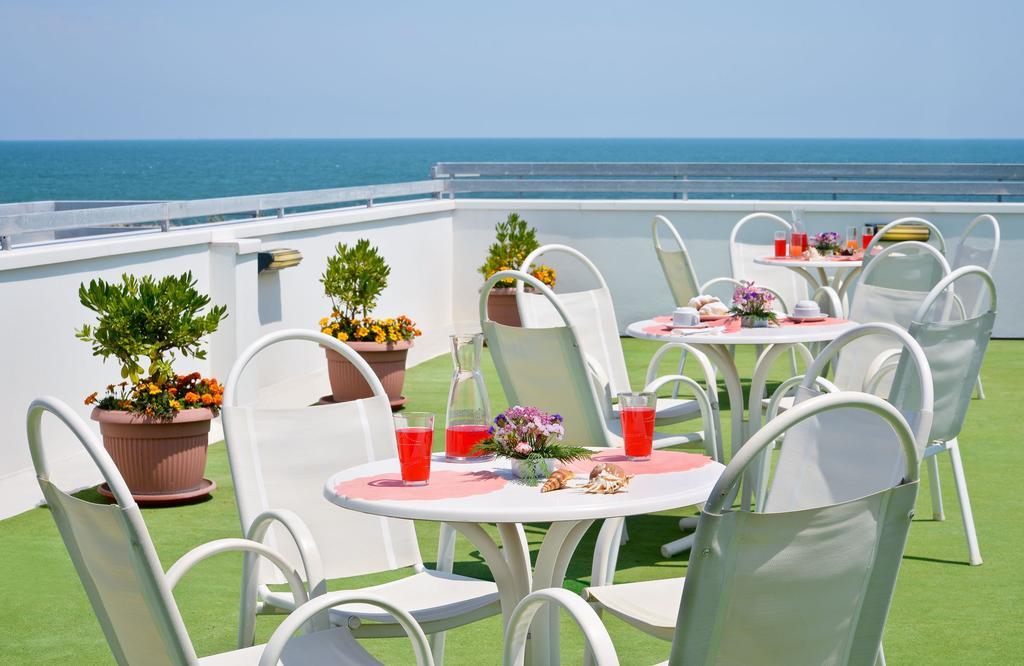 Hotel Ciondolo D'Oro Rimini Exteriör bild
