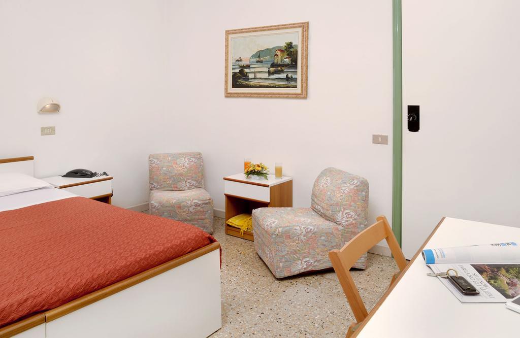 Hotel Ciondolo D'Oro Rimini Exteriör bild