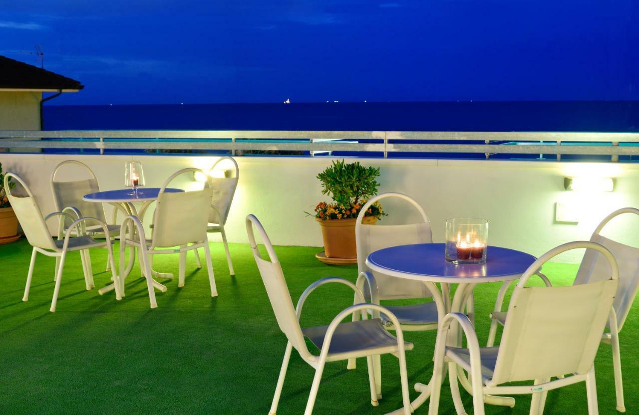 Hotel Ciondolo D'Oro Rimini Exteriör bild