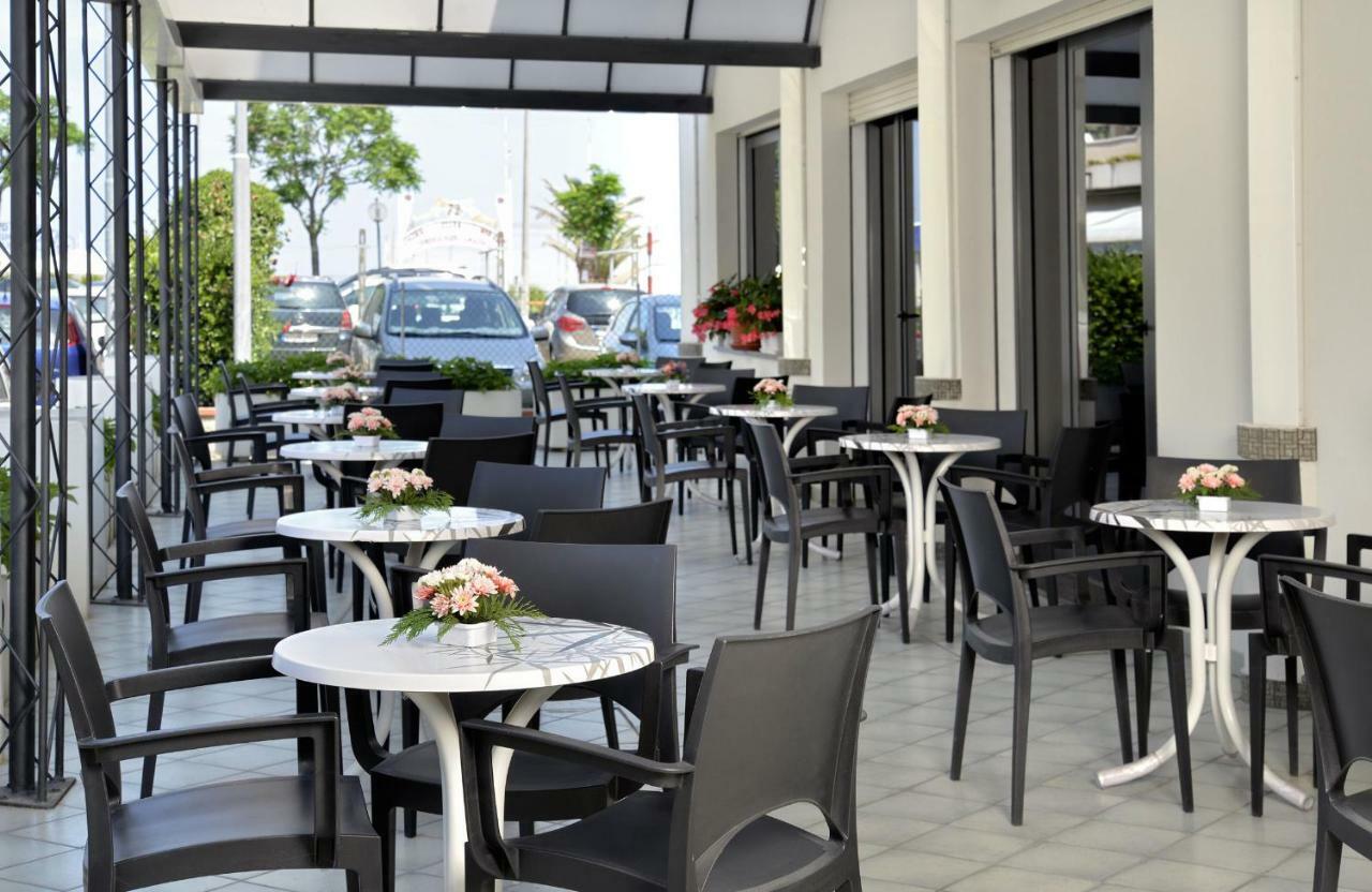 Hotel Ciondolo D'Oro Rimini Exteriör bild